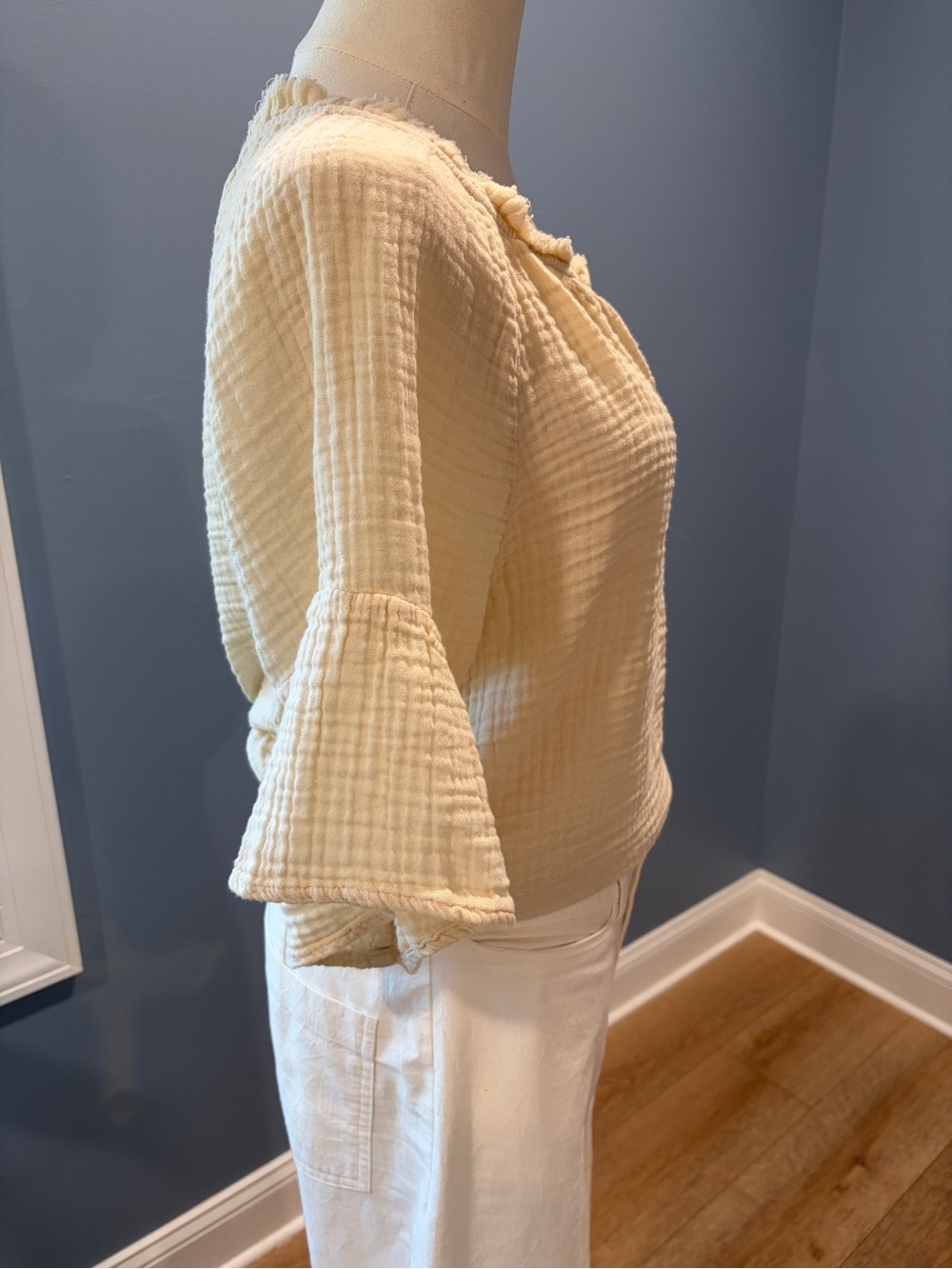 Michael Stars Gauze Top XS Cream Boho Raw Edge Bell Sleeve Blouse - Picture 5 of 8